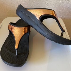 Gal’s black and gold CROCS.  size 7